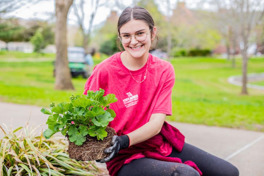 Austin Peay’s 23rd annual Plant the Campus Red brightened up the University on Thursday, April 21, with about 10 teams of faculty, staff, students and community members volunteering to plant flowers, trees and shrubs across campus.